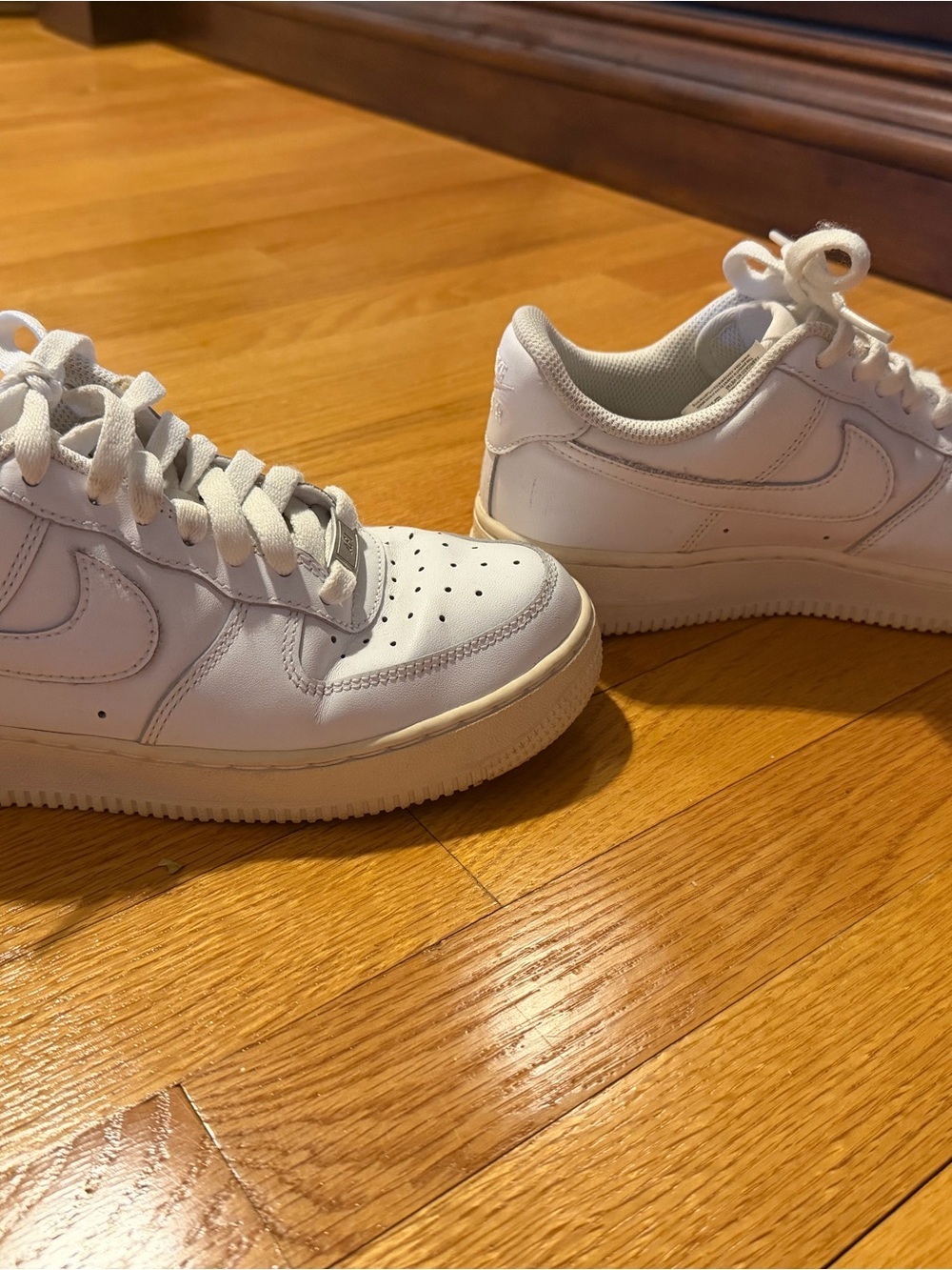 Nike White Low-Top Sneakers - Picture 2 of 6